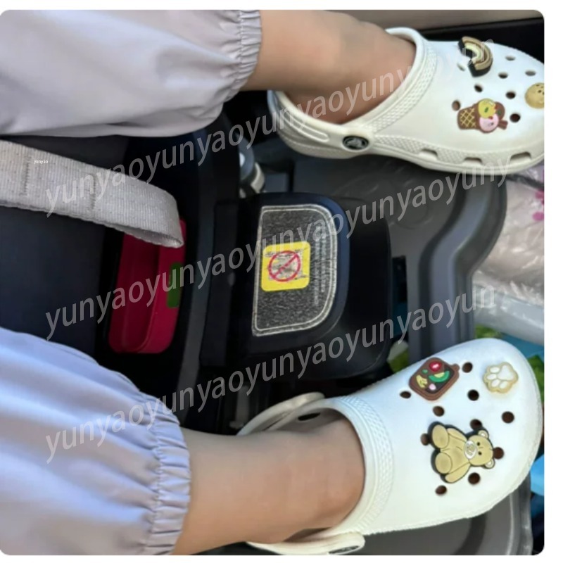ポータブル折りたたみ式車用ベビーフットレストペダルユニバーサ - Travel Accessories In Car のレビューと価格
