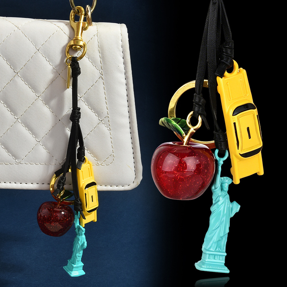 ニューヨークシティテーママルチチャームキーホルダーレザーコー - Travel Accessories Apple のレビューと価格