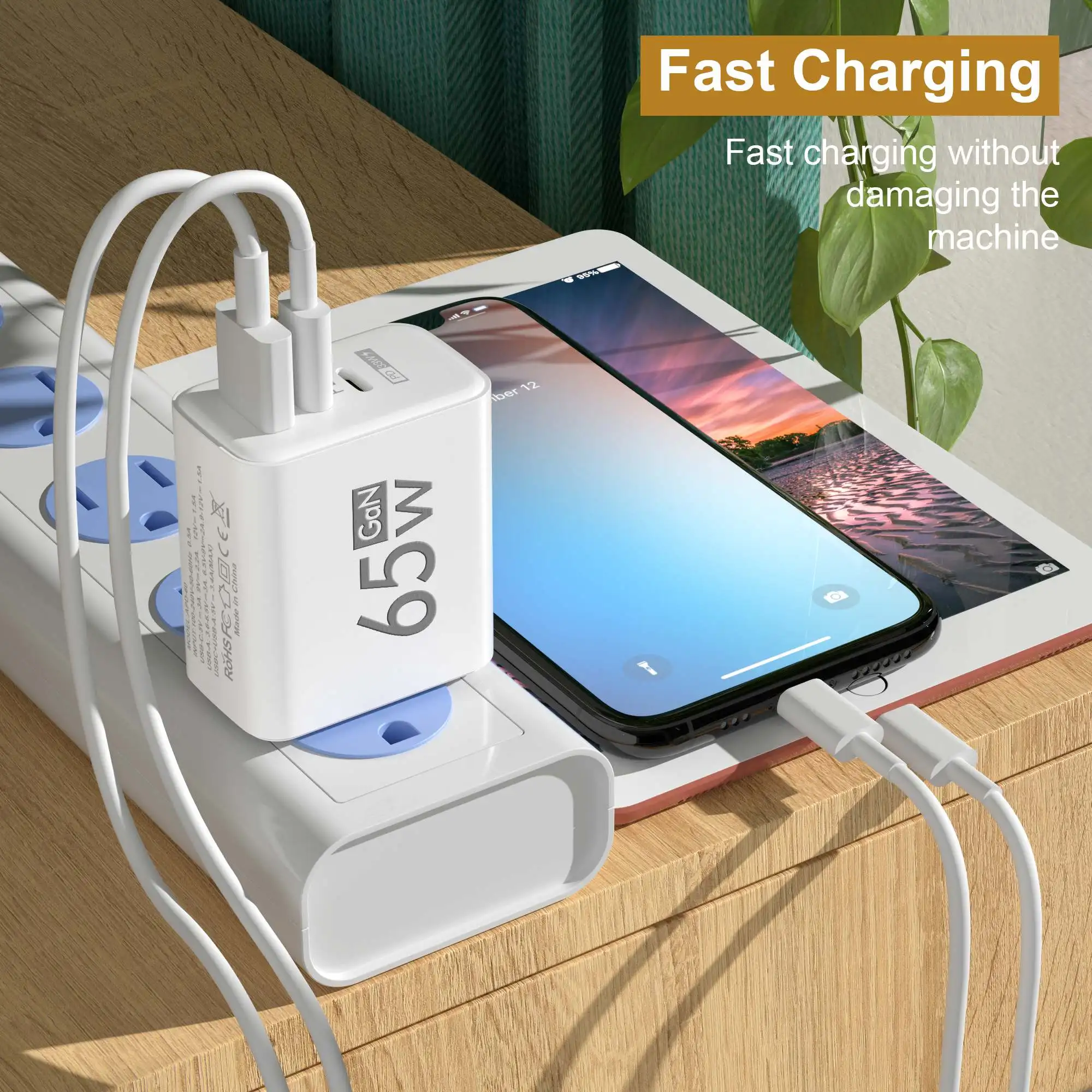 折りたたみ式 65W GaN 3 ポート USB‑C 壁掛け - Travel Accessories Inc のレビューと価格