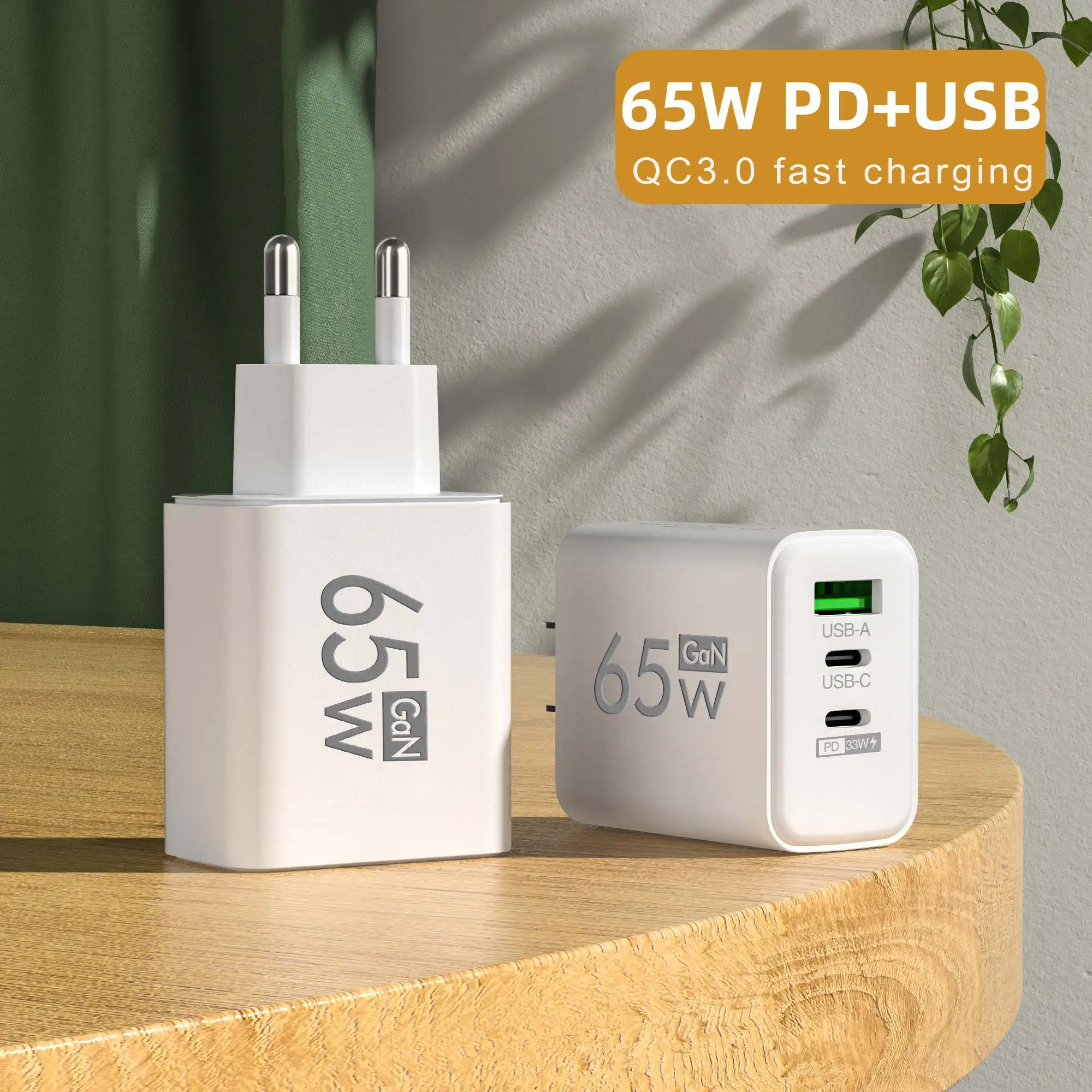折りたたみ式 65W GaN 3 ポート USB‑C 壁掛け - Travel Accessories Inc のレビューと価格